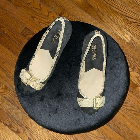 Black suede Micheal’s Kors belted round toe high heels stilettos size 7.5 M - Picture 6 of 15